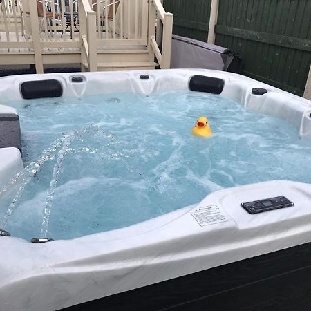 Hot Tub Accommodation North Wales Lodge Ріл Екстер'єр фото